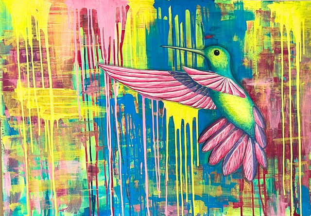Colibrí — acuarela de gran formato de un colibrí sobre fondo colorido con escurridos de pintura