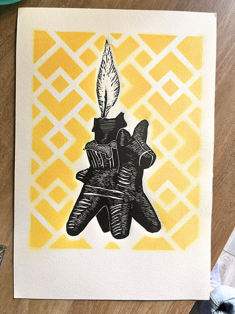 Ofrenda I (Torito) — grabado y estencil de un torito con vela sobre patrón amarillo