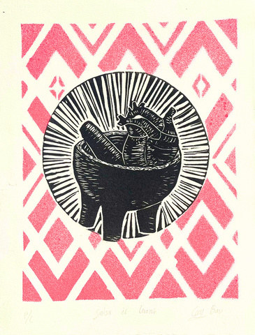 Salsa de Corazón — grabado y estencil de un molcajete sobre patrón rosa